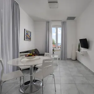 Apartments Club Vala Apartment Selce